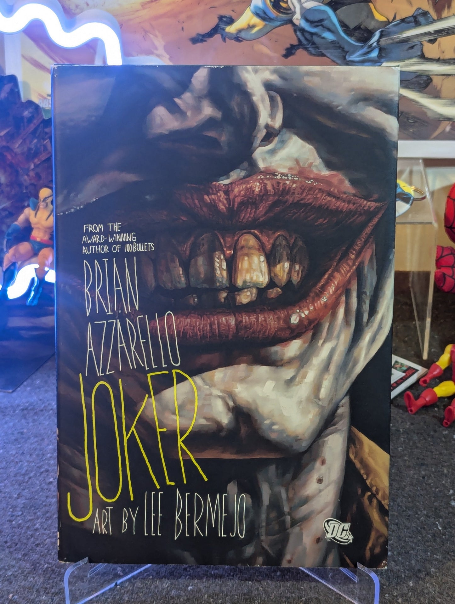 JOKER GRAPHIC NOVEL (USED)