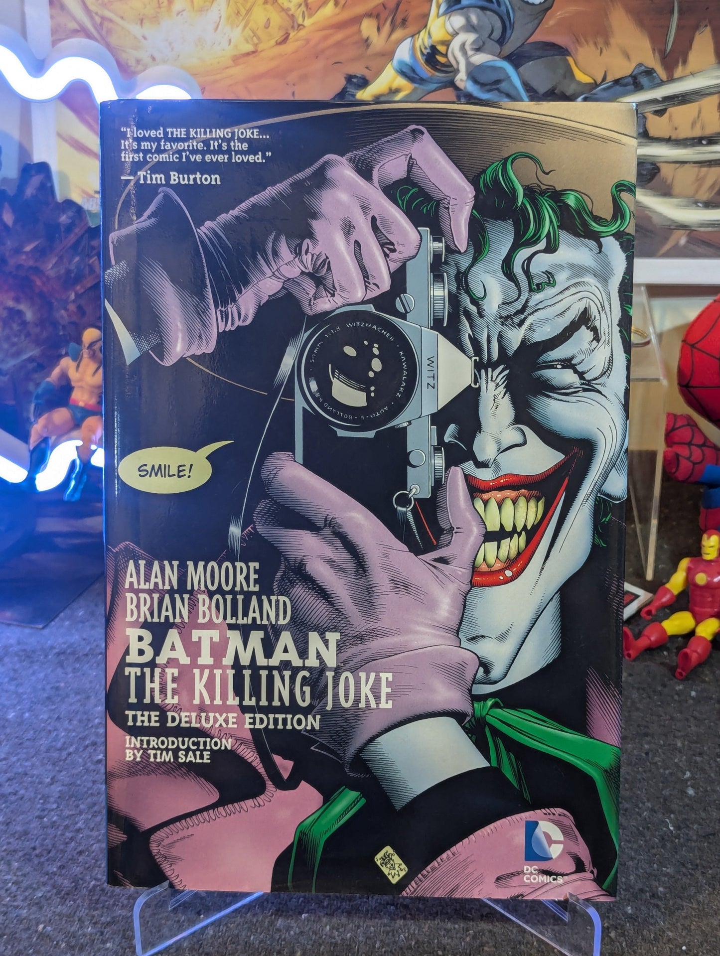 BATMAN THE KILLING JOKE DELUX EDITION GRAPHIC NOVEL (USED)