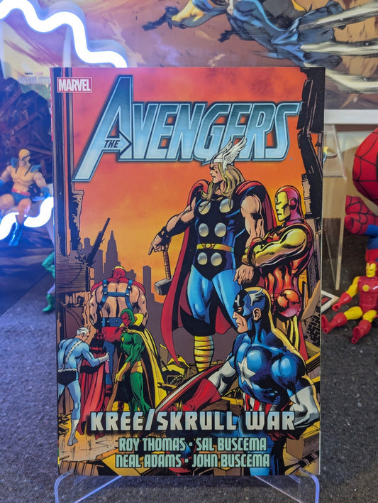 AVENGERS : KREE / SKRULL WAR TRADE PAPERBACK (USED)