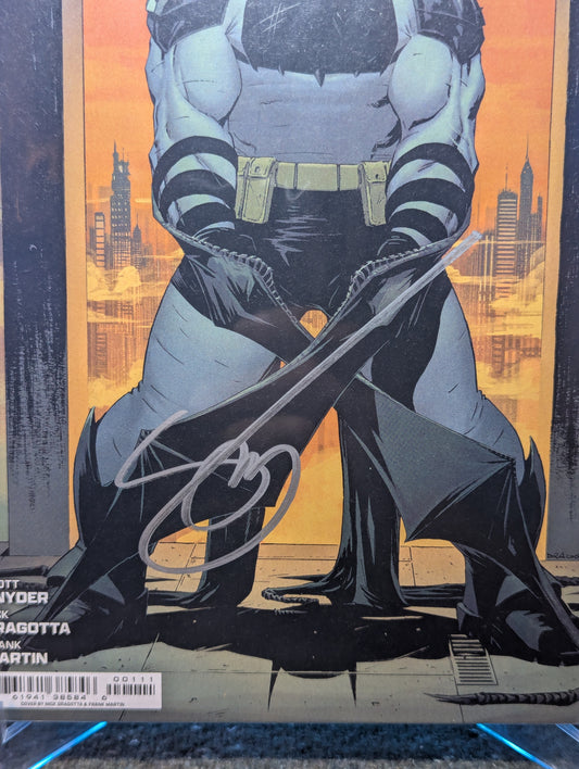 ABSOLUTE BATMAN #1 FIRST PRINTING SIGNED BY SCOTT SNYDER (FREE SHIPPING)