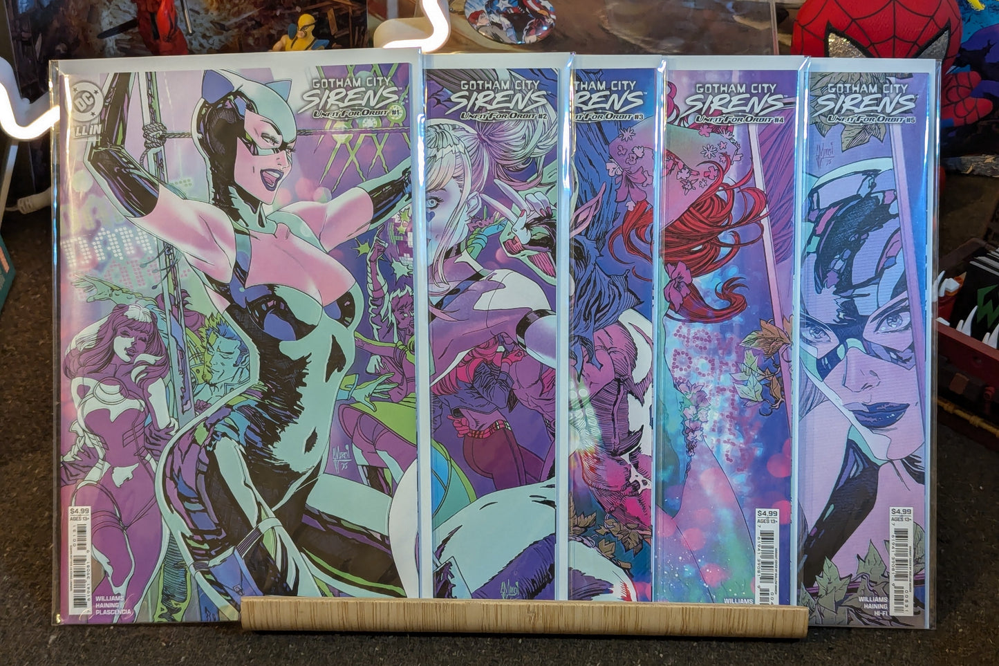 GOTHAM CITY SIRENS : UNFIT FOR ORBIT #1-5 CONNECTING VARIANT COVER SET