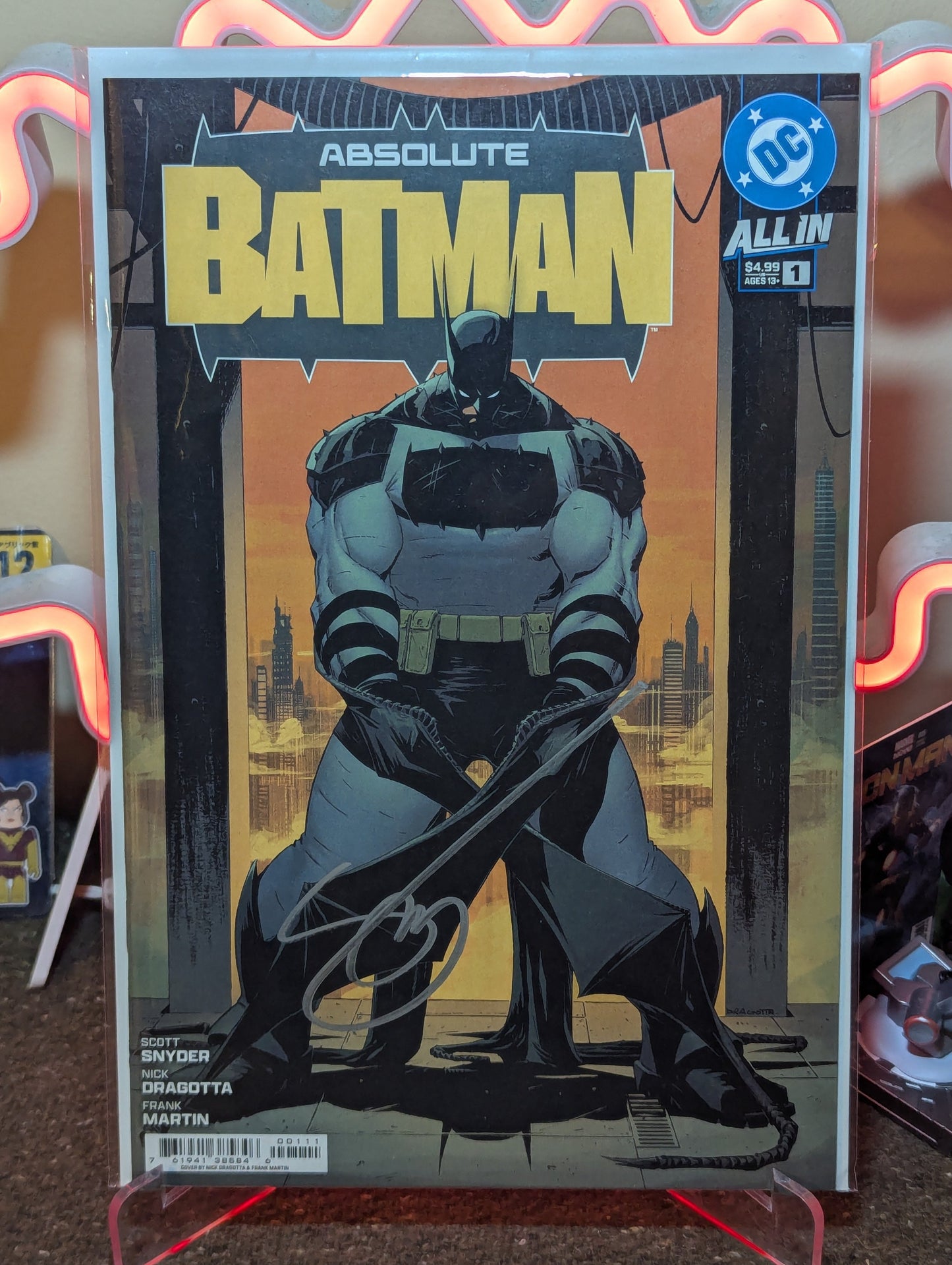 ABSOLUTE BATMAN #1 FIRST PRINTING SIGNED BY SCOTT SNYDER (FREE SHIPPING)