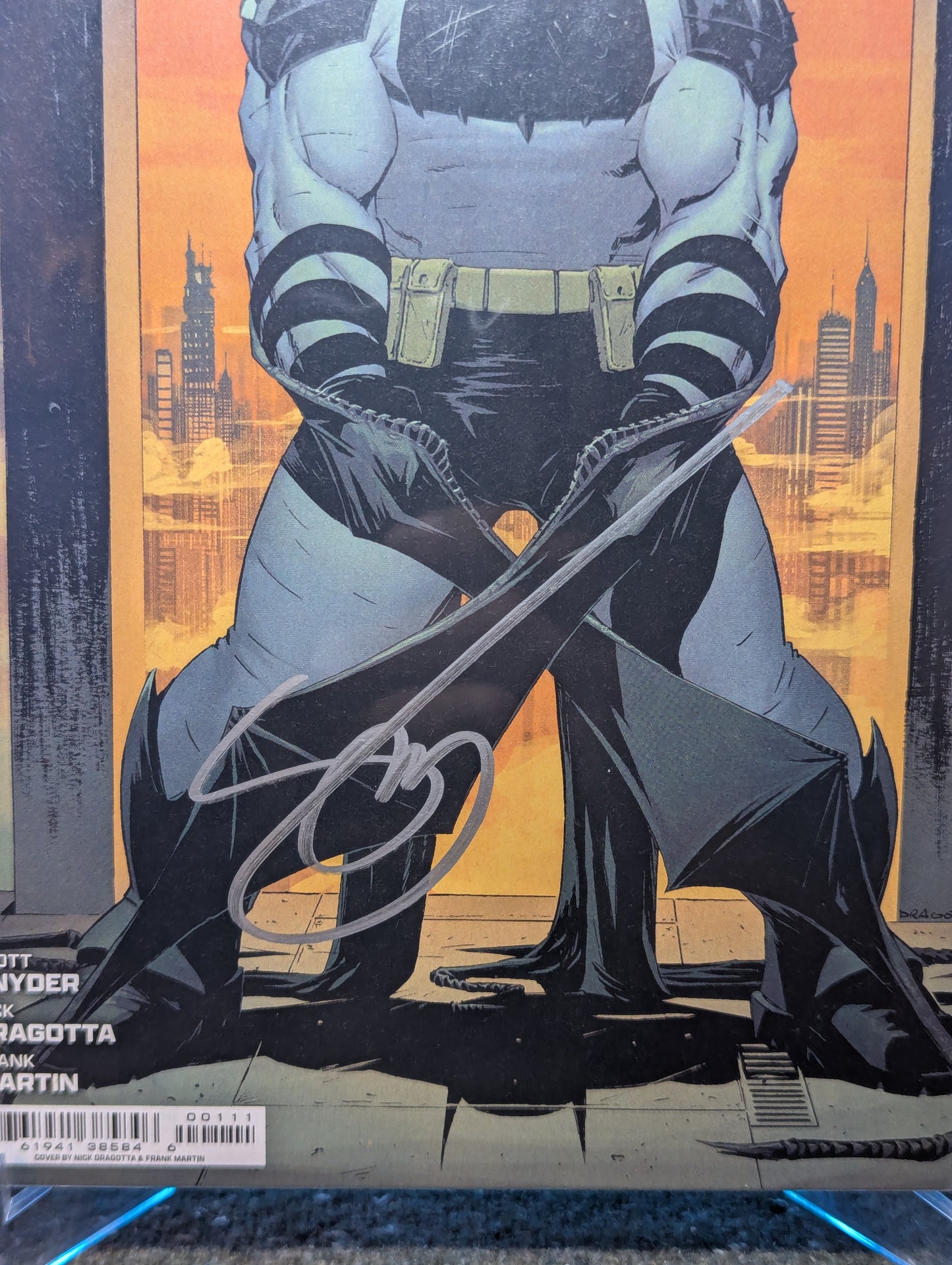 ABSOLUTE BATMAN #1 FIRST PRINTING SIGNED BY SCOTT SNYDER (FREE SHIPPING)
